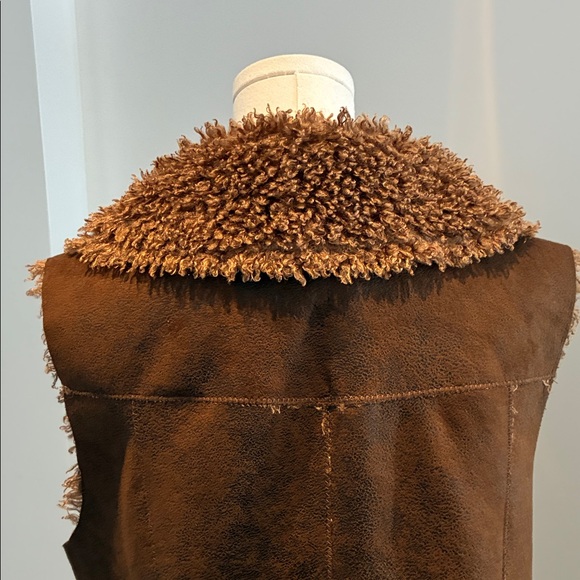Cozy Brown faux Shearling Vest - Picture 4 of 7